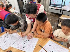 <b>为深山孩子推开了通往将来科技世界</b>